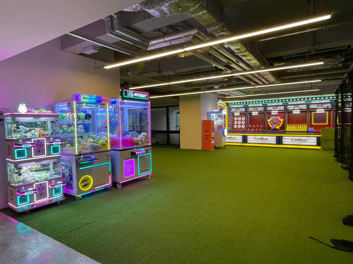Arcade and redemption game cabinets on the turf at MosKiddo