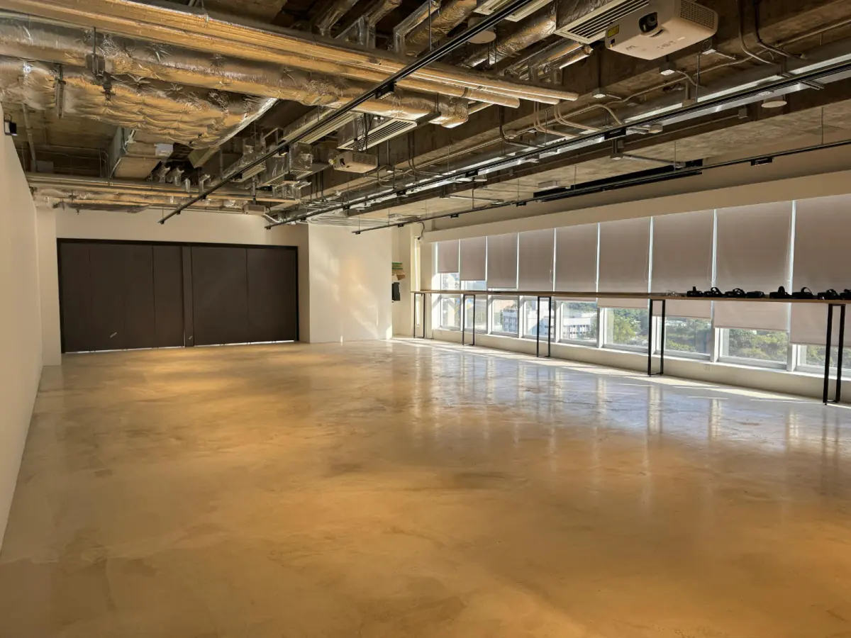 A flexible classroom with a hillside view through its windows at MosKiddo