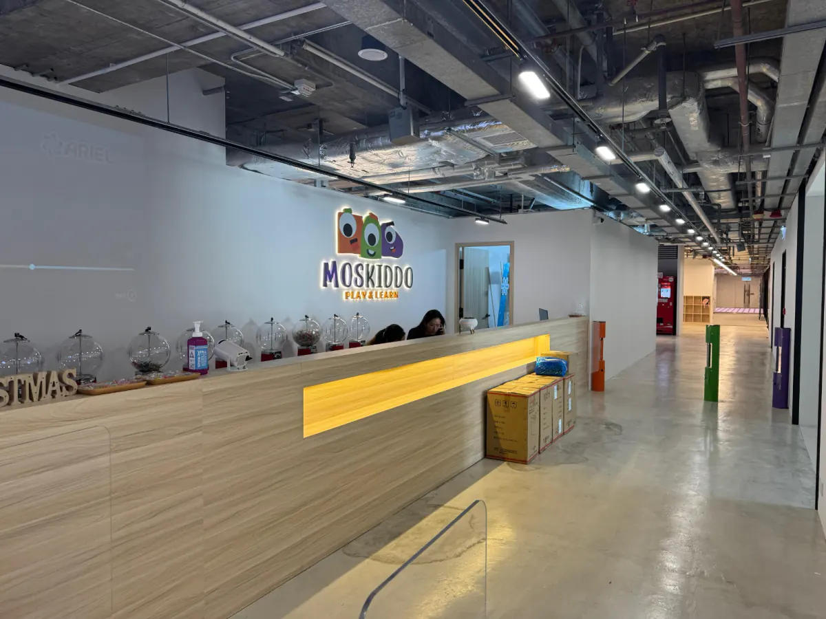 The reception and lobby area at MosKiddo